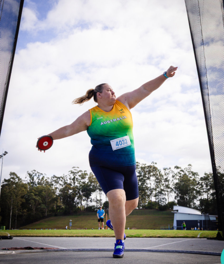 Miranda releasing the discus in an Australia singlet