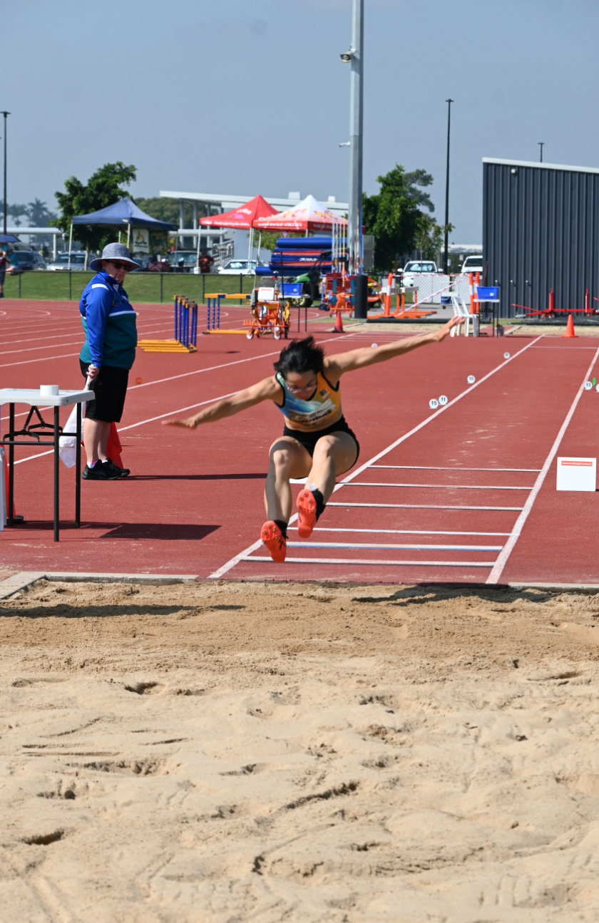 Maddy Simmons competing